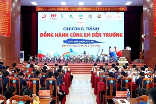 Hàng trăm học sinh hoàn cảnh khó khăn ở Gia Lai được tiếp sức tới trường