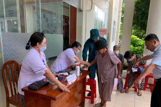 Bệnh viện Nhân dân Gia Định khám chữa bệnh, cấp phát thuốc miễn phí