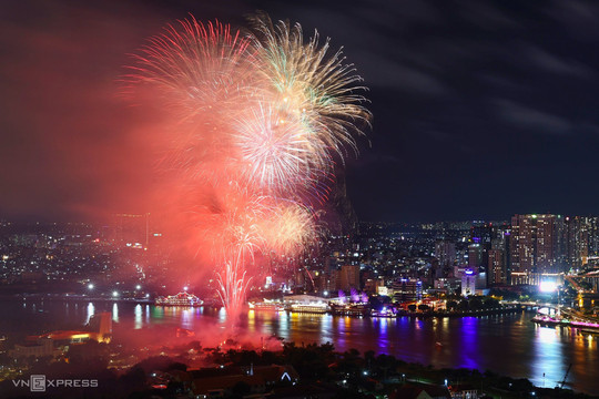 TP.HCM dự kiến tổ chức bắn pháo hoa trong dịp khai mạc Lễ hội Sông nước lần 2