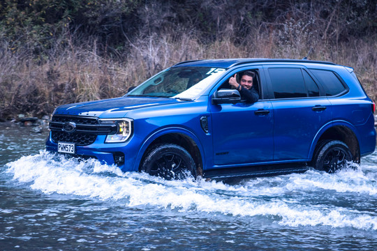 Ford mách các giải pháp lái xe dễ dàng qua vùng ngập nước 
