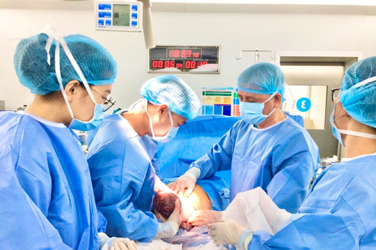 Sản phụ U50 chào đón cặp song sinh tại Bệnh viện Từ Dũ