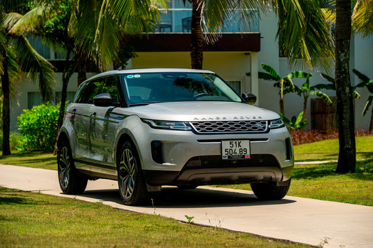 Land Rover Việt Nam hợp tác với Vietcombank hỗ trợ khách mua xe Range Rover Evoque