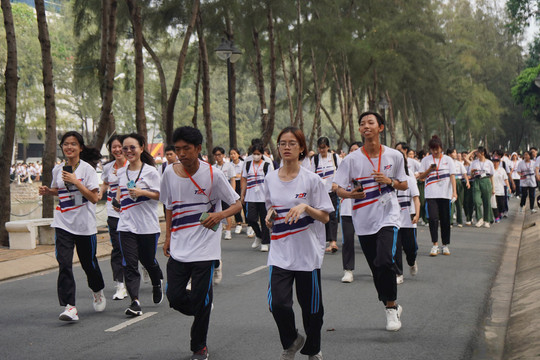 Hơn 2 ngàn sinh viên, giảng viên Trường ĐH Tôn Đức Thắng tham gia chạy bộ vì cộng đồng