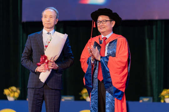 Hiệu trưởng HUFLIT và Tổng Lãnh sự Nhật Bản tại TP.HCM truyền cảm hứng cho sinh viên tốt nghiệp