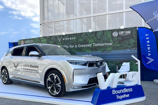 VinFast là doanh nghiệp Việt Nam duy nhất phát biểu và trưng bày mẫu xe VF 9 tại COP28