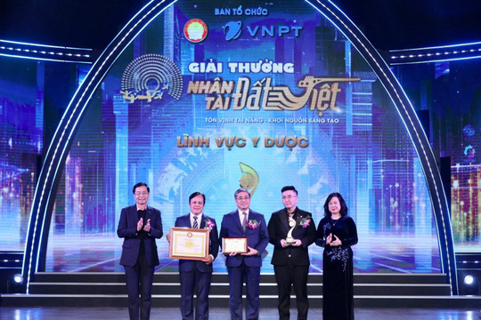 Đại học Y Dược TP.HCM và Bệnh viện Đại học Y dược TP.HCM nhận giải 'Nhân tài Đất Việt 2023'