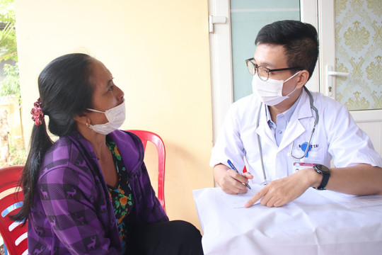 ĐH Y Dược TP.HCM khám, phát thuốc miễn phí cho người dân Đăk Nông