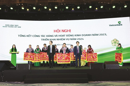 VIETCOMBANK Nam Sài Gòn năm 2023: Vững tin vượt khó, tiên phong vì cộng đồng