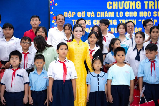 Hoa hậu Nguyễn Thanh Hà và những hoạt động cuối năm đầy ý nghĩa