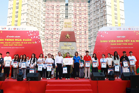 Đại học Quốc gia TP.HCM lần đầu tổ chức đưa sinh viên về quê đón Tết