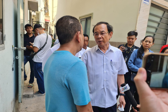 Bí thư Nguyễn Văn Nên thăm hỏi gia đình các nạn nhân vụ cháy tại Quận 10