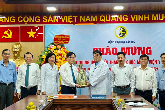 Ban Tuyên giáo Trung ương thăm các bệnh viện ở TP.HCM nhân ngày Thầy thuốc Việt Nam