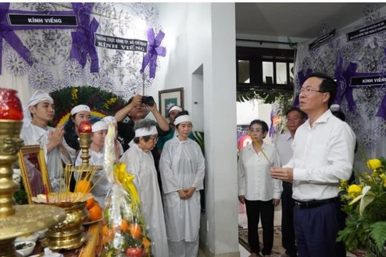 Chủ tịch nước Võ Văn Thưởng đến viếng lễ tang đồng chí Lê Minh Châu
