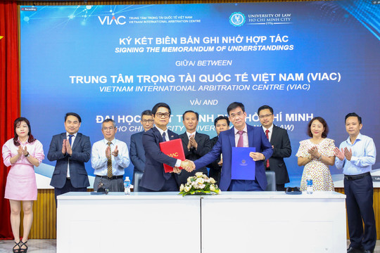 Trường ĐH Luật TP.HCM và Trung tâm Trọng tài quốc tế Việt Nam ký kết hợp tác