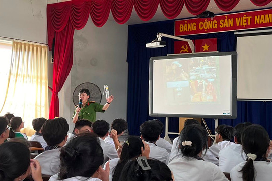 Trường THPT Nguyễn Tất Thành tuyên truyền phòng chống ma túy, thuốc lá cho học sinh