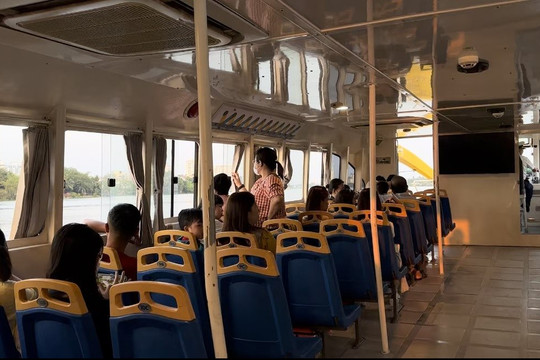 Người dân TP.HCM có thể đặt vé buýt sông, tra cứu xe buýt qua Zalo