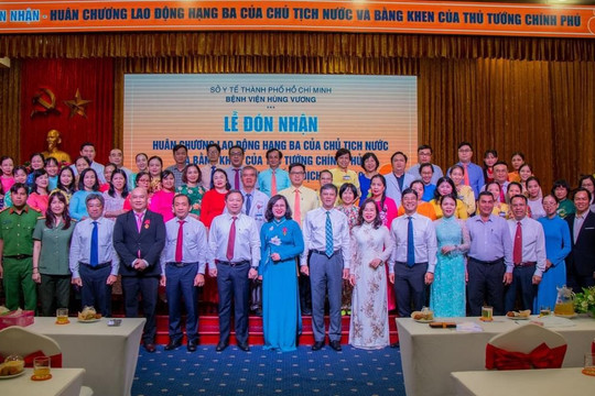Bệnh viện Hùng Vương nhận khen thưởng cấp Nhà nước về công tác chống dịch