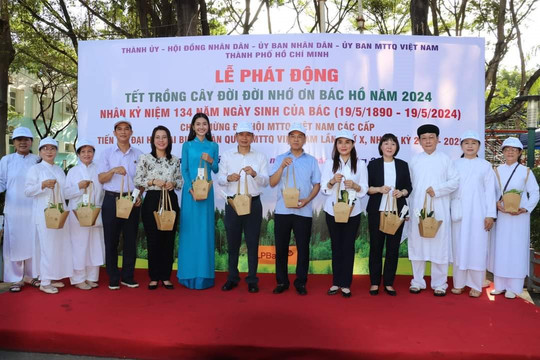 Hoa hậu Nguyễn Thanh Hà lan tỏa phong trào trồng cây xanh tạo không gian sạch