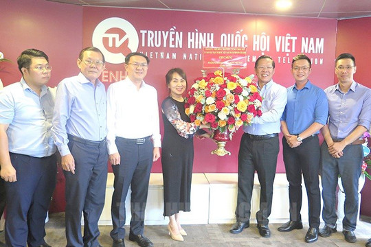 Chủ tịch UBND TP.HCM Phan Văn Mãi thăm, chúc mừng các cơ quan báo chí