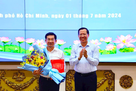 Đồng chí Dương Ngọc Hải nhận quyết định phê chuẩn chức vụ Phó Chủ tịch UBND TP.HCM
