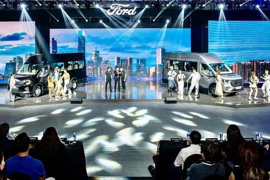 Ford Việt Nam ra mắt 3 phiên bản Transit hoàn toàn mới, giá từ 905 triệu đồng