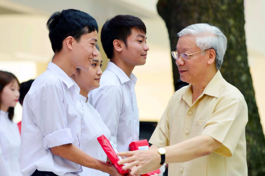 Tổng Bí thư Nguyễn Phú Trọng luôn quan tâm công tác "Vì lợi ích trăm năm trồng người"