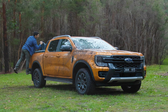 Những buổi thảo luận với khách hàng giúp Ford tạo nên bậc lên xuống thùng xe Ranger như thế nào?