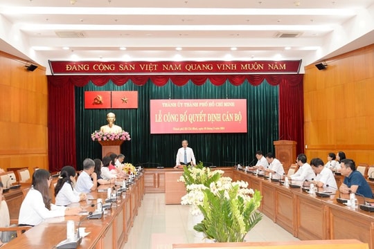 Công nhận Ủy viên Ban Thường vụ Đảng ủy Khối Đại học, Cao đẳng TP.HCM đối với 2 đồng chí
