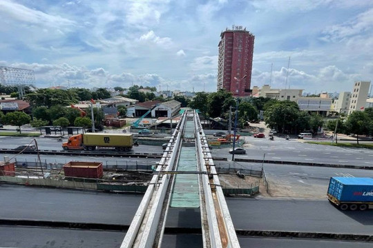 Tuyến metro số 1: Hoàn thành kết nối cầu bộ hành các nhà ga trên cao