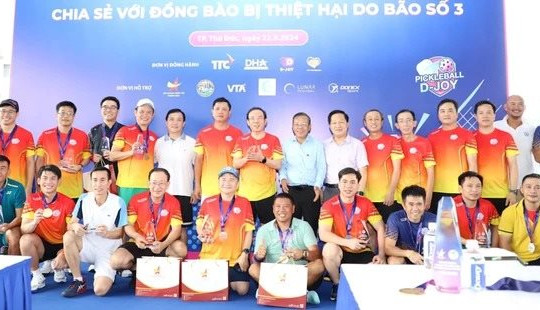 Bí thư Thành ủy TP.HCM tham gia giải Pickleball ủng hộ đồng bào bị thiệt hại do bão lũ