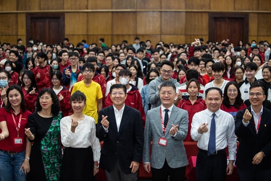 Tổng giám đốc Ajinomoto Việt Nam giao lưu cùng 800 sinh viên Đại học Bách khoa Hà Nội