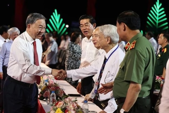 Kỷ niệm 70 năm chuyến tàu tập kết ra Bắc “Tình sâu nghĩa nặng”