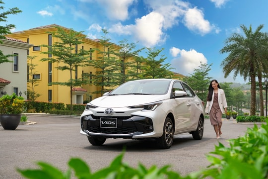 Toyota Vios khẳng định vị trí "xe quốc dân" với hơn 2.100 xe đến tay khách hàng tháng 11/2024