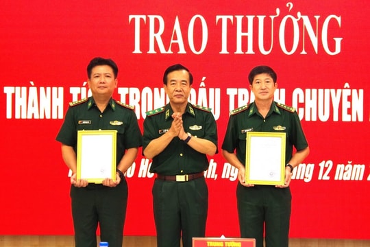 Bộ Tư lệnh BĐBP trao thưởng thành tích đấu tranh chống tội phạm ma túy