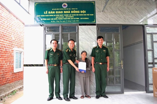 Bàn giao “Nhà đồng đội” cho quân nhân có hoàn cảnh khó khăn