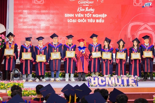 Hơn 4 ngàn sinh viên HCMUTE nhận bằng tốt nghiệp