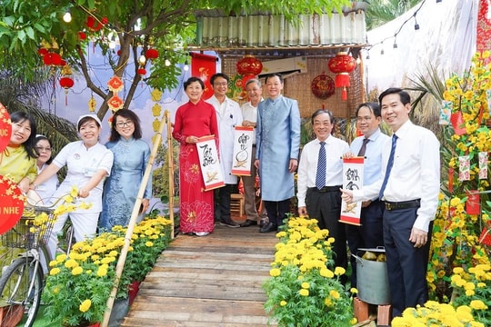 Nghệ sĩ Quyền Linh: Tấm lòng thầy thuốc mang Tết đến cho bệnh nhân qua Đường hoa Xuân