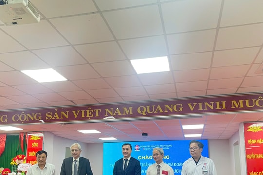 Thứ trưởng Bộ Y tế Trần Văn Thuấn thăm và chúc Tết Bệnh viện Nguyễn Tri Phương