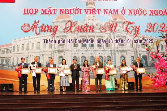 TP.HCM: Họp mặt người Việt Nam ở nước ngoài mừng Xuân Ất Tỵ 2025