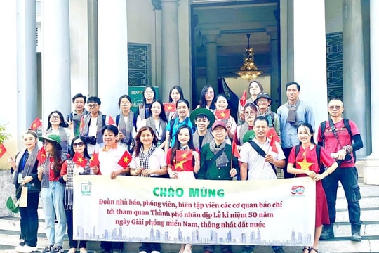 Đoàn nhà báo TP.HCM trải nghiệm hành trình ký ức tại Bảo tàng nhân 50 năm Ngày Giải phóng miền Nam
