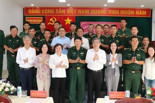Lãnh đạo TP.HCM đến Côn Đảo thăm, động viên cán bộ, chiến sĩ