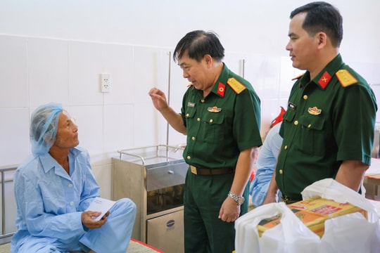 Bệnh viện Quân Y 175 mang chương trình "Rạng ngời đôi mắt” cho 300 người dân Bình Phước
