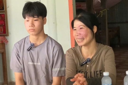 Người mẹ mắc bớt bẩm sinh nhường suất điều trị cho con trai bị bạch biến