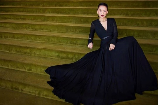 Chương Tử Di cuốn hút trong thiết kế Công Trí tại “The Gold House Gala Awards”