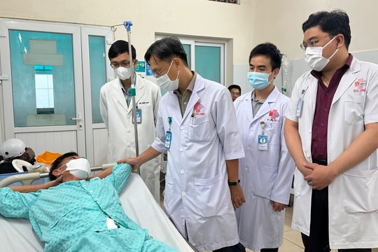 Phẫu thuật lấy trọn bướu mỡ nặng 8kg đang chèn ép và dính vào mạch máu