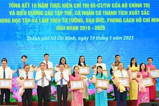 Thành ủy TP.HCM biểu dương 341 gương điển hình học tập và làm theo Bác