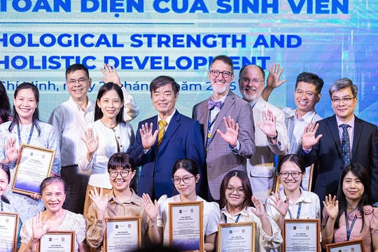 Cần giáo dục sinh viên cách nhìn nhận và yêu quý giá trị bản thân một cách đầy đủ