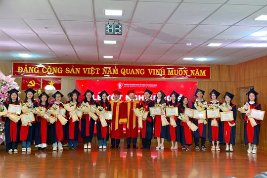 Trường Cao đẳng Kinh tế TP.HCM tổ chức Lễ tốt nghiệp cho hơn 1.200 sinh viên