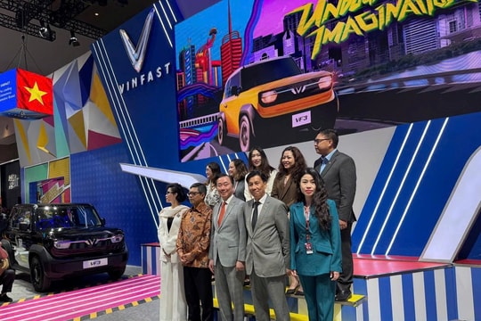 VinFast tỏa sáng tại IIMS Surabaya 2025 với 4 giải thưởng danh giá, VF 3 được xướng tên ‘Xe đô thị tốt nhất’