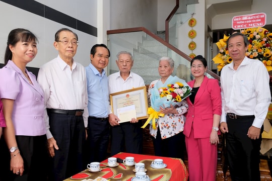 Lãnh đạo TP.HCM chúc thọ người cao tuổi tiêu biểu